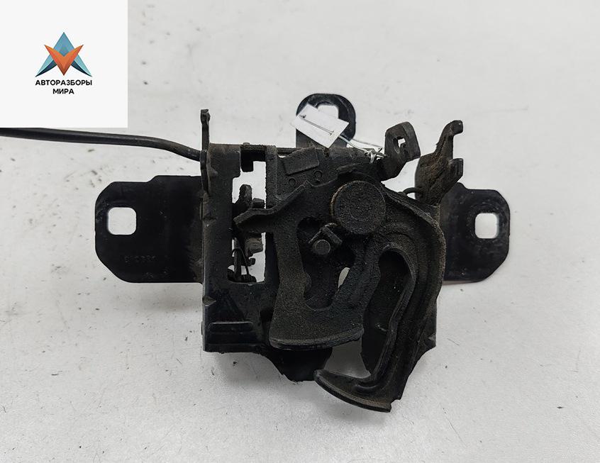 замок капота Volkswagen Golf 4 поколение 2001, 1.4 л., бензин, МКПП, синий, хетчбэк 5 дв., 1J0823509 - фото №1