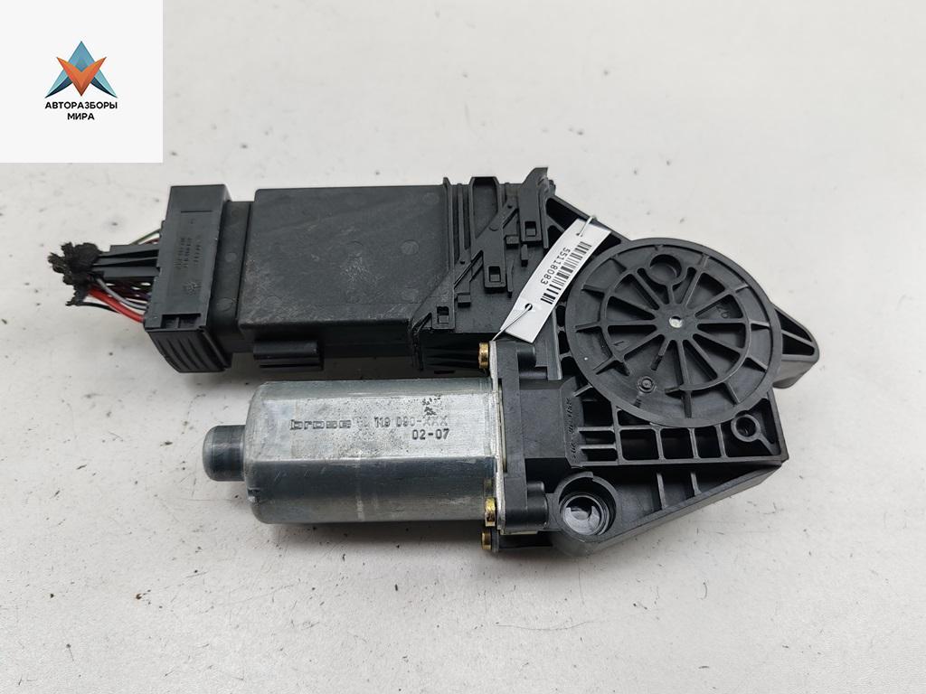 моторчик стеклоподъемника передний правый Skoda Superb 1 поколение 2002, 1.9 л., дизель, МКПП, синий, седан, 105413301 - фото №1