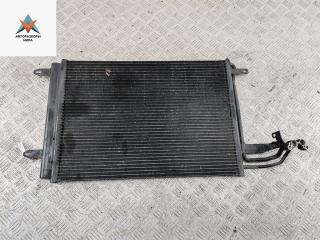 радиатор кондиционера Volkswagen Golf 5 поколение 2006, 1.6 л., бензин, МКПП, чёрный, хетчбэк 5 дв.