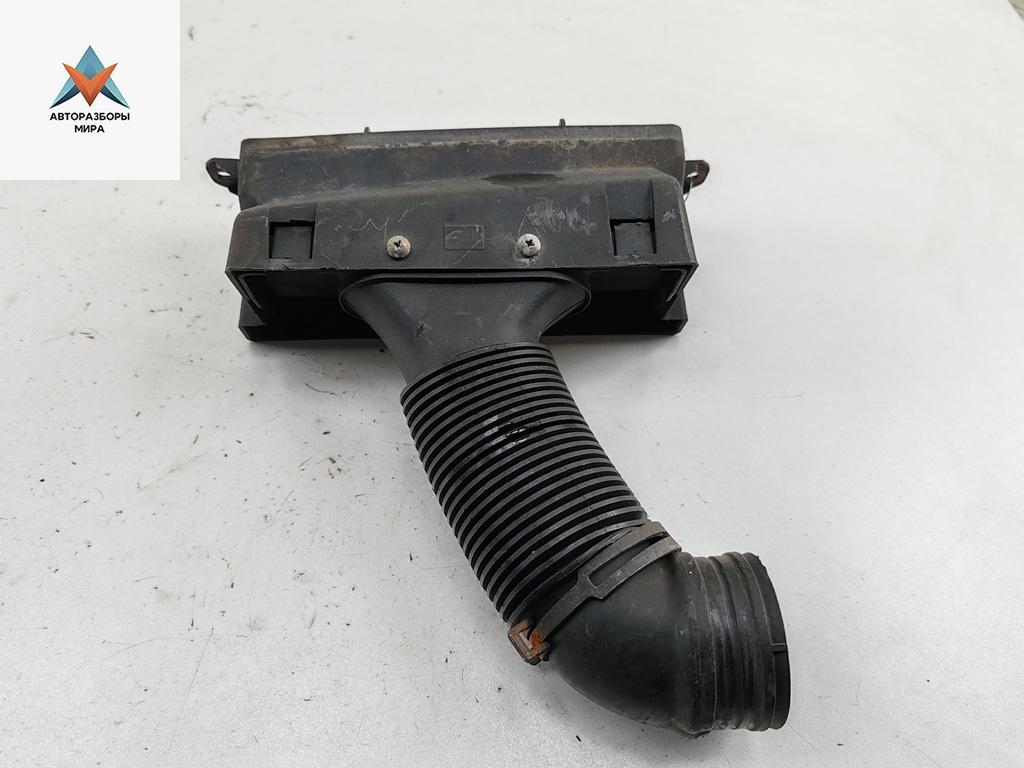 воздуховод Skoda Octavia mk2 (A5 1Z) 2005, 1.6 л., бензин, МКПП, чёрный, универсал, 1K0805971 - фото №1