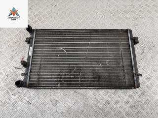 радиатор охлаждения Volkswagen Golf 4 поколение 2001, 1.4 л., бензин, МКПП, синий, хетчбэк 5 дв., 1J0121253N