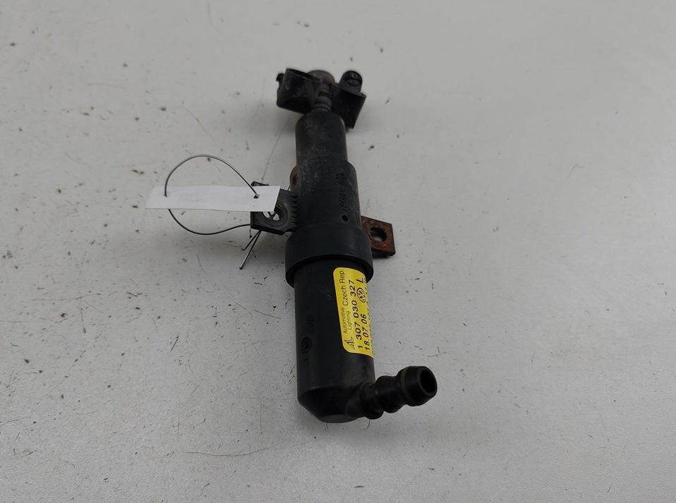 форсунка омывателя фары Volkswagen Passat B6 2006, 2.0 л., дизель, МКПП, красный, универсал, 3C0955103