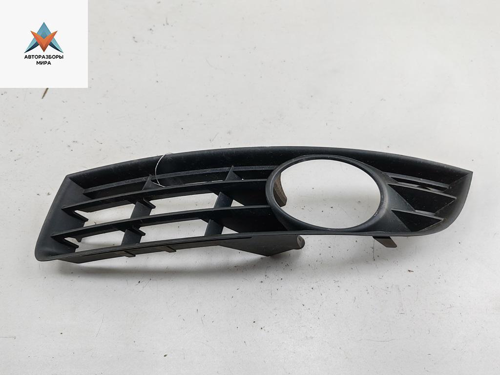рамка фары противотуманной левой Volkswagen Passat B6 2006, 2.0 л., дизель, МКПП, красный, универсал, 3C0853665 - фото №1