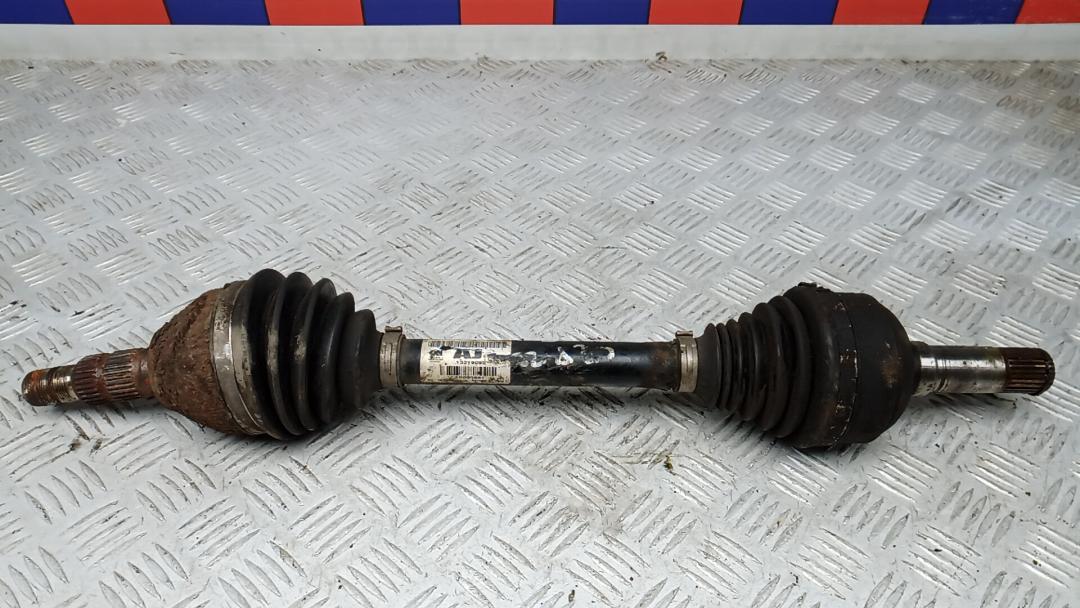 полуось передняя правая (приводной вал, ШРУС) Opel Insignia 1 поколение (A) 2009, 2.0 л., дизель, МКПП, хетчбэк 5 дв. - фото №1