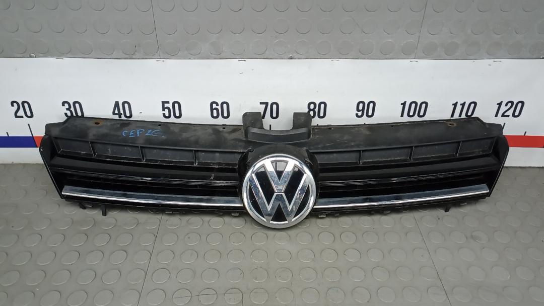 решетка радиатора Volkswagen Golf 7 поколение 2013, 1.6 л., дизель, МКПП, хетчбэк 5 дв. - фото №1