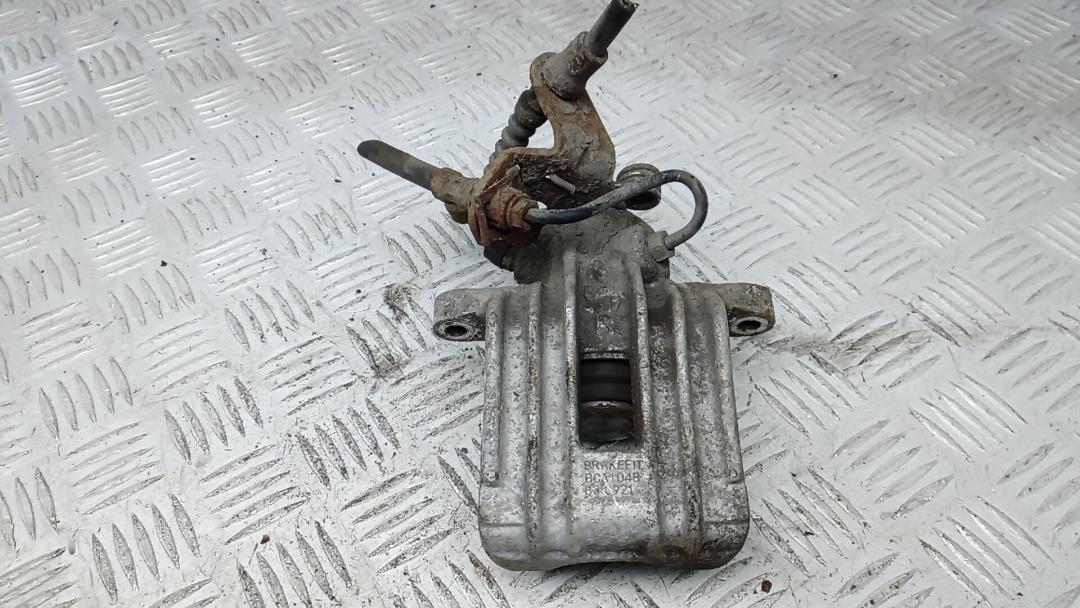 суппорт задний правый Volkswagen Golf 6 поколение 2010, 2.0 л., TDi CR, дизель, МКПП, хетчбэк 5 дв. - фото №1