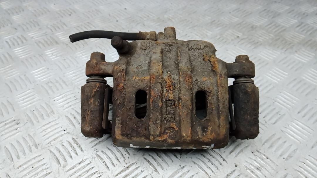 суппорт передний правый Peugeot 4007 1 поколение 2007, 2.2 л., дизель, МКПП, внедорожник 5 дв. - фото №1