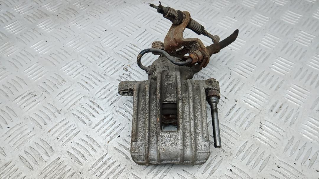 суппорт задний левый Volkswagen Golf 6 поколение 2010, 2.0 л., TDi CR, дизель, МКПП, хетчбэк 5 дв. - фото №1