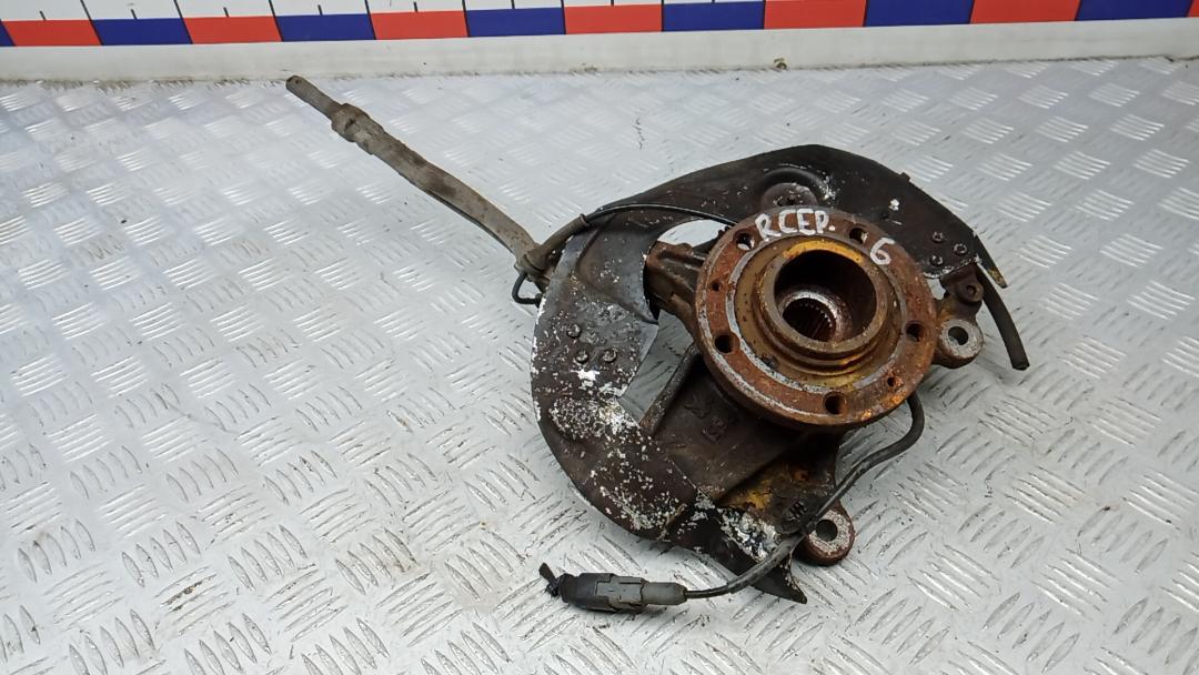 ступица передняя правая Peugeot 308 T9 2014, 1.6 л., дизель, МКПП, хетчбэк 5 дв. - фото №1