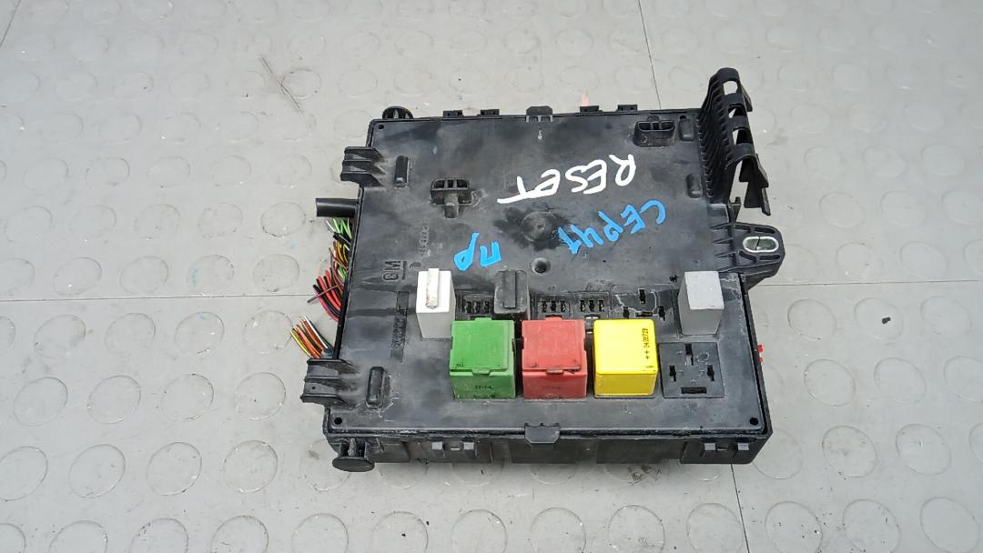 блок предохранителей Opel Vectra C 2004, 3.0 л., дизель, АКПП, универсал, 1317088 - фото №1