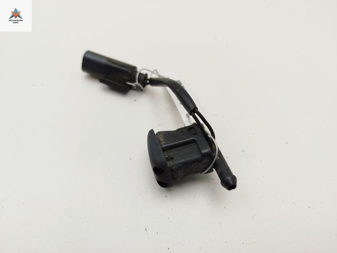 форсунка омывателя лобового стекла BMW 5 серия E39 1998, 2.0 л., бензин, МКПП, синий, седан, 8361039 - фото №1