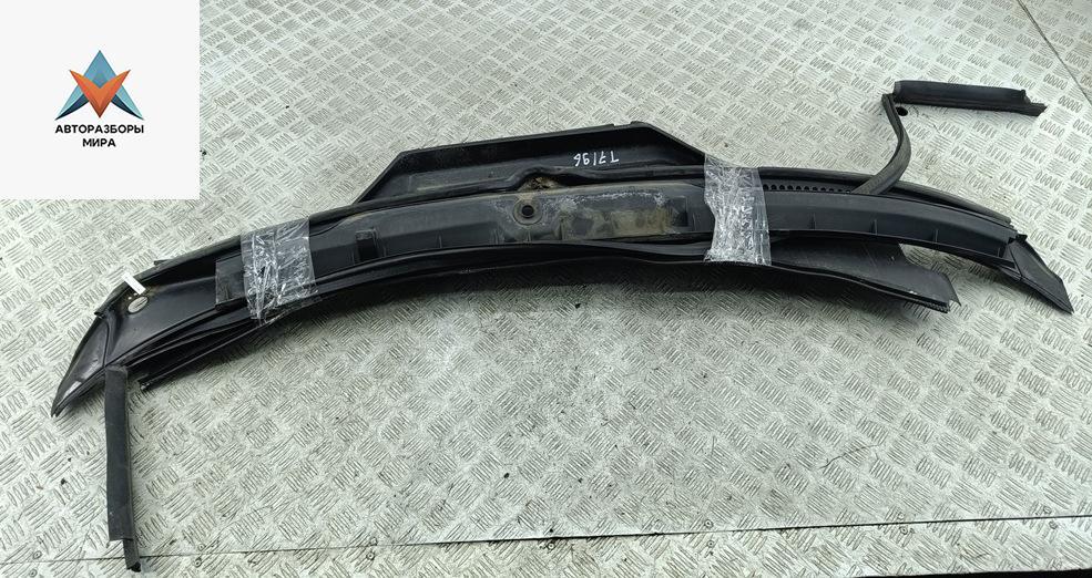 дождевик Audi 100 4A/C4 1992, 2.3 л., бензин, МКПП, белый, седан, 4A1819403B - фото №1