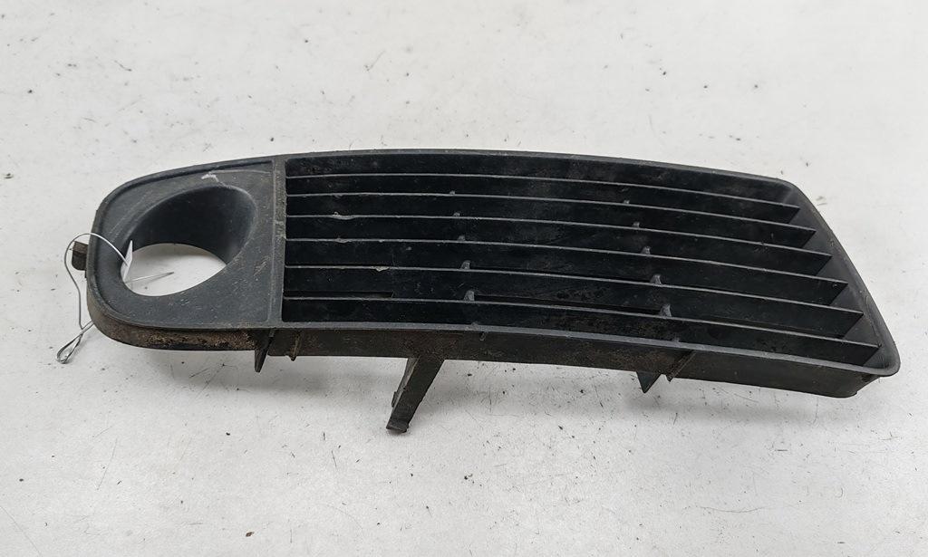 рамка фары противотуманной правой Audi A6 C5 1997, 2.4 л., бензин, АКПП, зелёный, седан, 4B0807682M