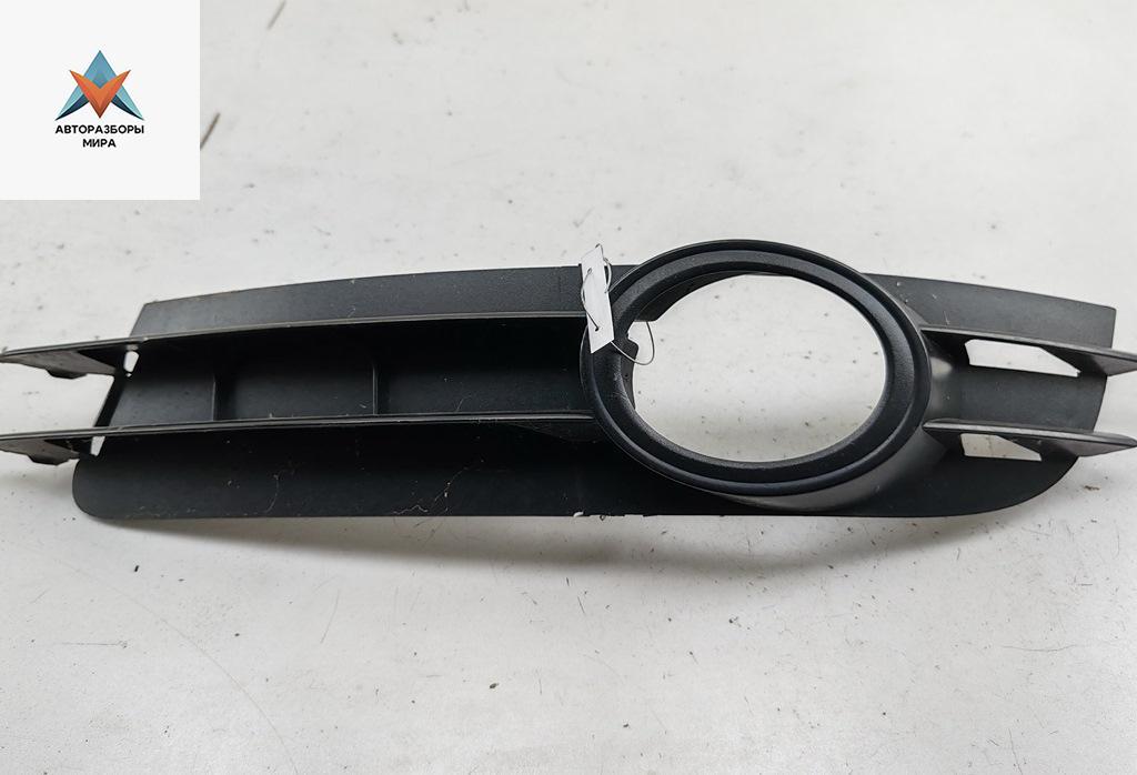 рамка фары противотуманной левой Audi A6 4F/C6 2005, 3.2 л., бензин, АКПП, чёрный, универсал, 4F0807681A - фото №1