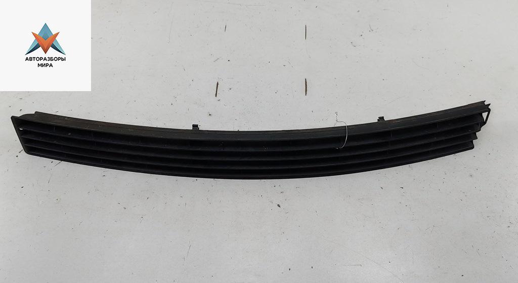 заглушка (решетка) в бампер Audi 100 4A/C4 1992, 2.3 л., бензин, МКПП, белый, седан, 4A0853683F - фото №1