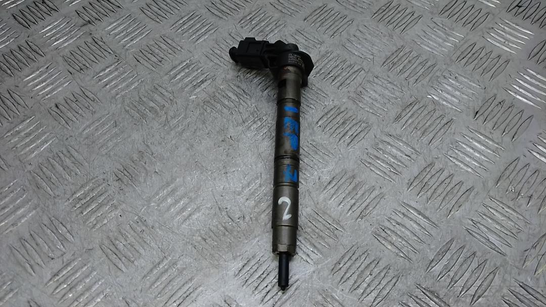 форсунка Volkswagen Tiguan 1 поколение 2009, 2.0 л., дизель, МКПП, внедорожник 5 дв., 03L130277, 0445116030 - фото №1