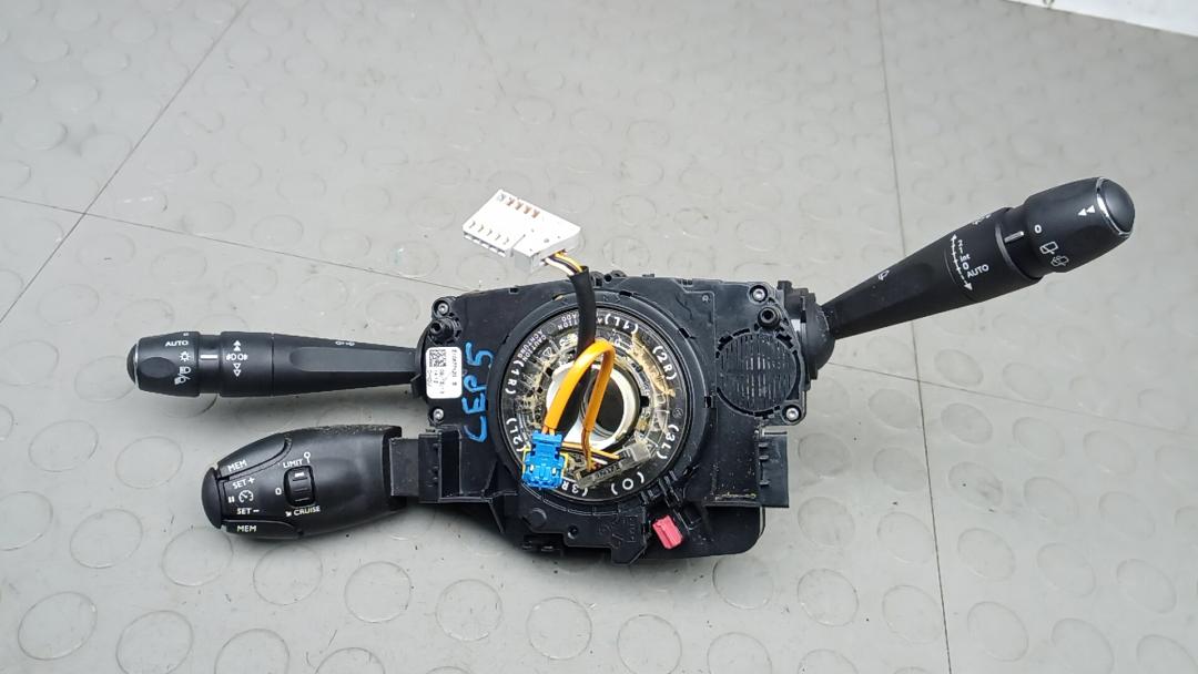 переключатель подрулевой Peugeot 308 T9 2014, 1.6 л., дизель, МКПП, хетчбэк 5 дв. - фото №1