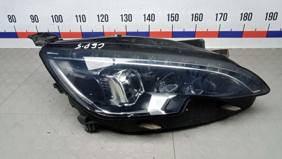 фара правая Peugeot 308 T9 2014, 1.6 л., дизель, МКПП, хетчбэк 5 дв. - фото №1