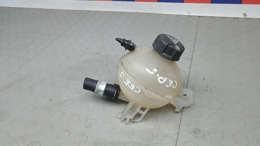 бачок расширительный Peugeot 308 T9 2014, 1.6 л., дизель, МКПП, хетчбэк 5 дв. - фото №1