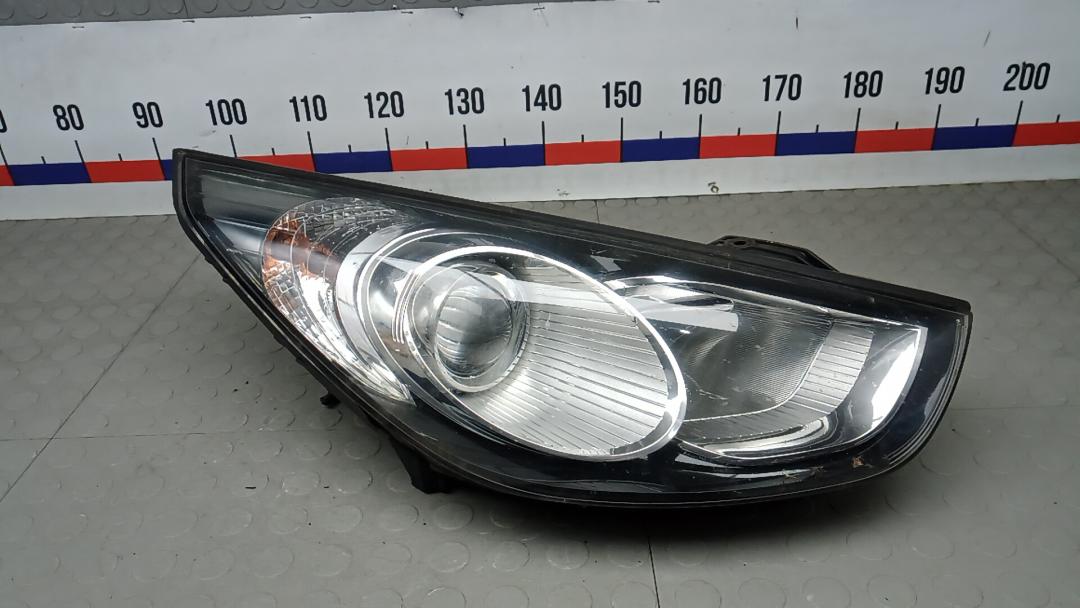 фара правая Hyundai ix35 1 поколение 2012, 1.6 л., бензин, МКПП, внедорожник 5 дв. - фото №1