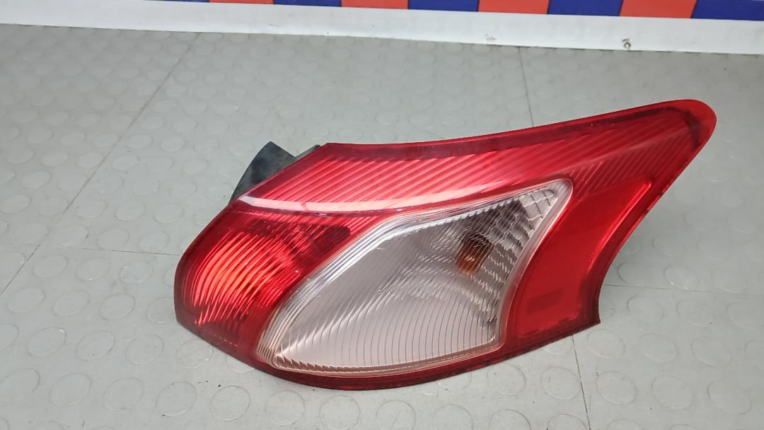 фонарь задний правый Mitsubishi Lancer 10 поколение 2010, 2.0 л., DiD, дизель, МКПП, хетчбэк 5 дв. - фото №1