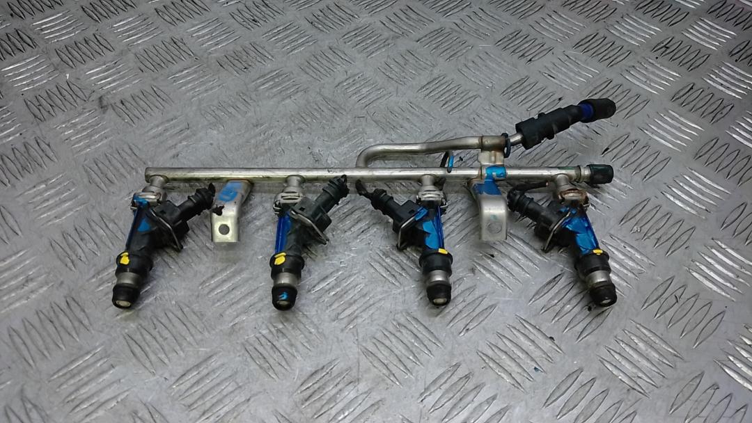 топливная рампа Opel Astra J 2009, 1.6 л., бензин, МКПП, хетчбэк 5 дв. - фото №1