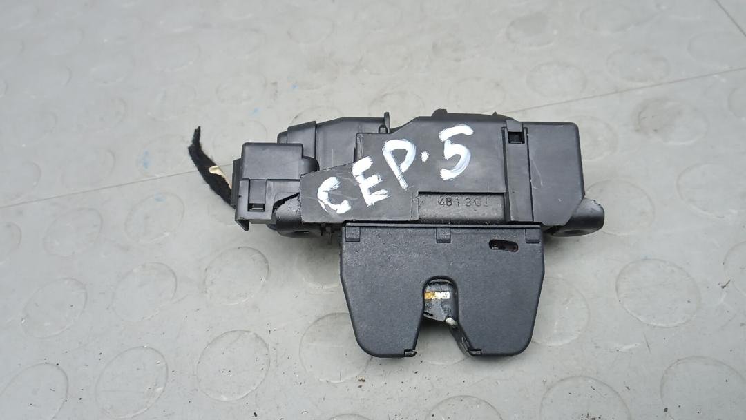 замок багажника Peugeot 308 T9 2014, 1.6 л., дизель, МКПП, хетчбэк 5 дв. - фото №1