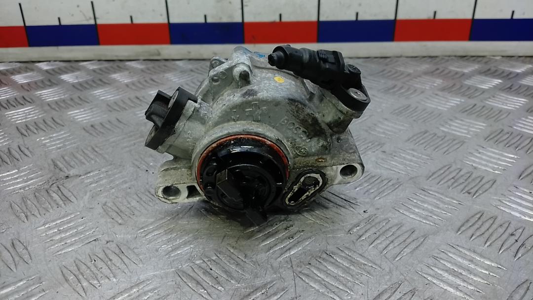 насос вакуумный Peugeot 308 T9 2014, 1.6 л., дизель, МКПП, хетчбэк 5 дв., 2A1101A0611 - фото №1