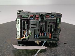 блок предохранителей Peugeot 307 1 поколение 2003, цвет, 9643498880