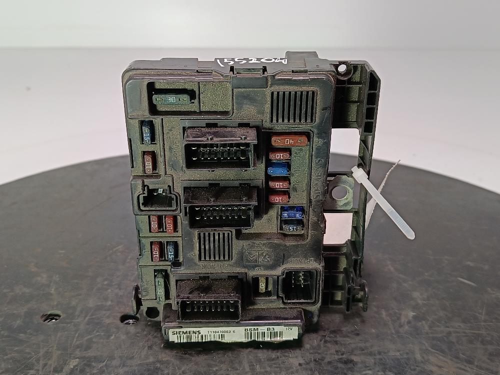 блок предохранителей Peugeot 307 1 поколение 2003, цвет, 9643498880 - фото №1