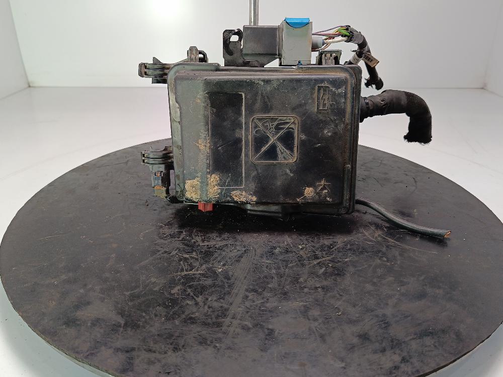 блок предохранителей Peugeot 308 T9 2015, цвет, A006C801 - фото №1