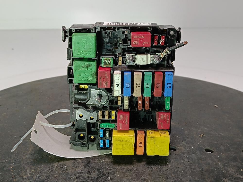 блок предохранителей Peugeot 308 T9 2015, цвет, A006C801 - фото №1