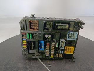 блок предохранителей Peugeot 2008 1 поколение [рестайлинг] 2022, цвет, 9832881080