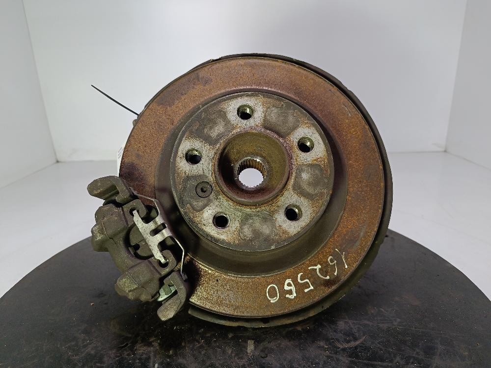 кулак задний правый BMW 3 серия F30/F31/F34 2014, цвет - фото №1