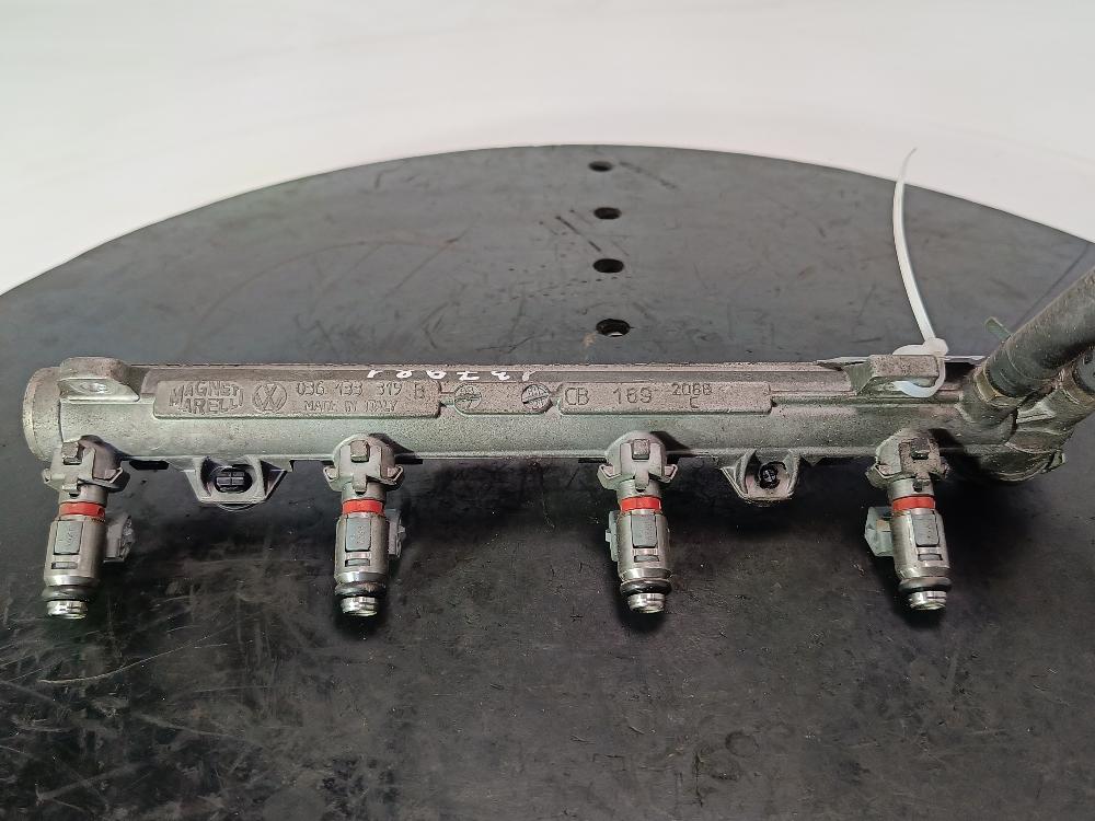 топливная рампа Volkswagen Golf 4 поколение 2000, цвет, 036133319B - фото №1