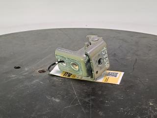 петля двери Peugeot 2008 1 поколение [рестайлинг] 2022, цвет