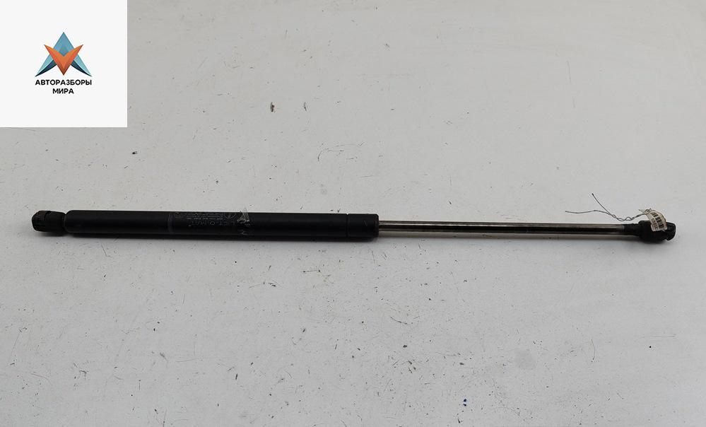 амортизатор крышки багажника (3-5 двери) Volkswagen Transporter T4 1991, 1.9 л., дизель, МКПП, белый, микроавтобус, 701829331F - фото №1