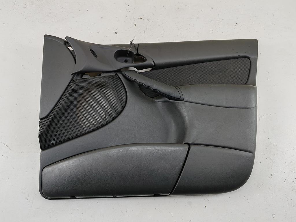 обшивка двери передняя правая Ford Focus I 2004, 1.6 л., i, бензин, АКПП, синий, универсал, FW42BB1CBVF
