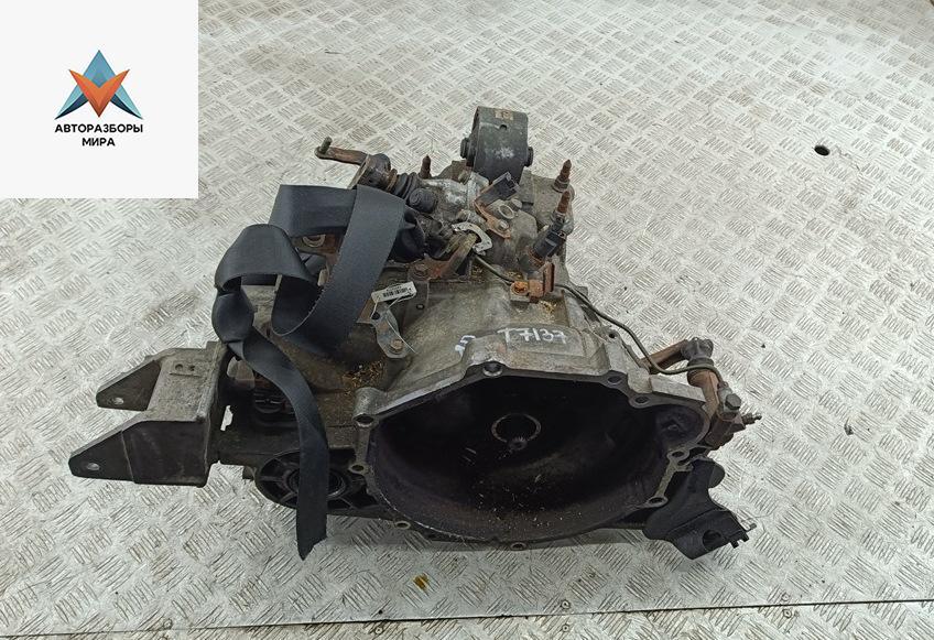 МКПП Mitsubishi Outlander 1 поколение 2006, 2.0 л., бензин, МКПП, чёрный, внедорожник 5 дв. - фото №1