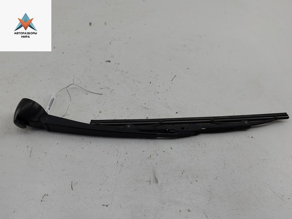 Щеткодержатель (поводок стеклоочистителя) задний Volkswagen Golf 4 поколение 2001, 1.4 л., бензин, МКПП, серый, хетчбэк 5 дв., 1J6955707A - фото №1