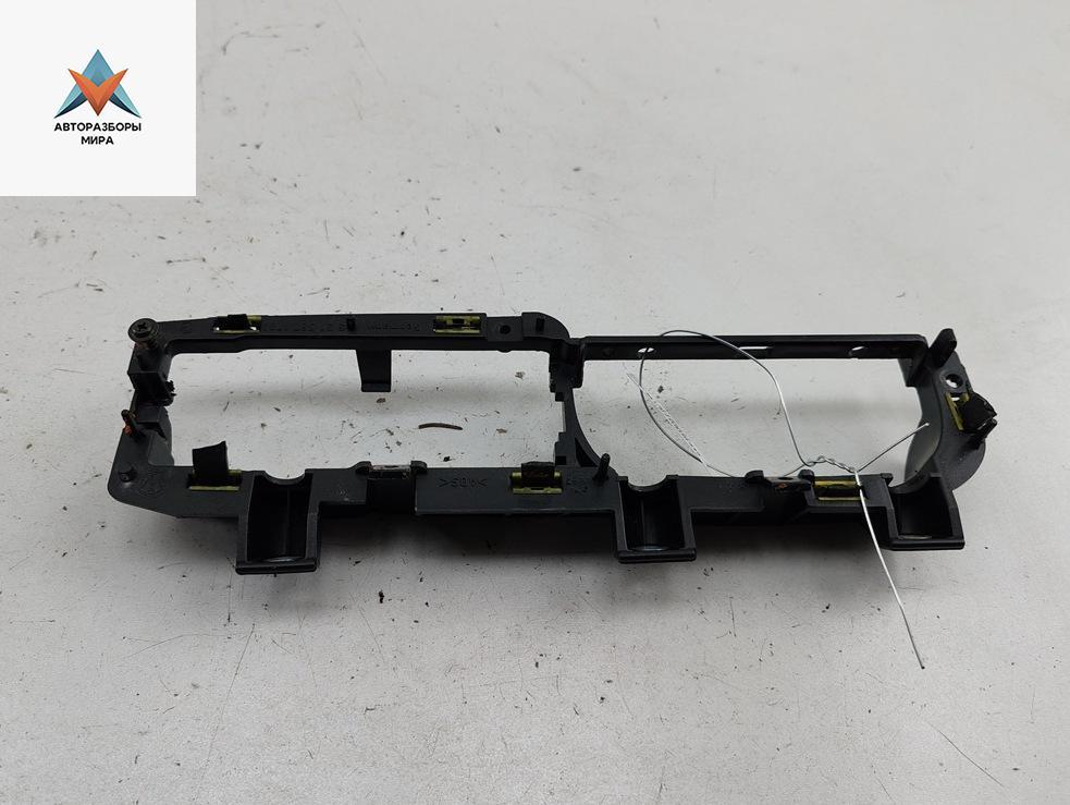 ручка внутренняя передняя левая Volkswagen Passat B5 1998, 1.8 л., бензин, МКПП, синий, универсал, 3B1867179 - фото №1