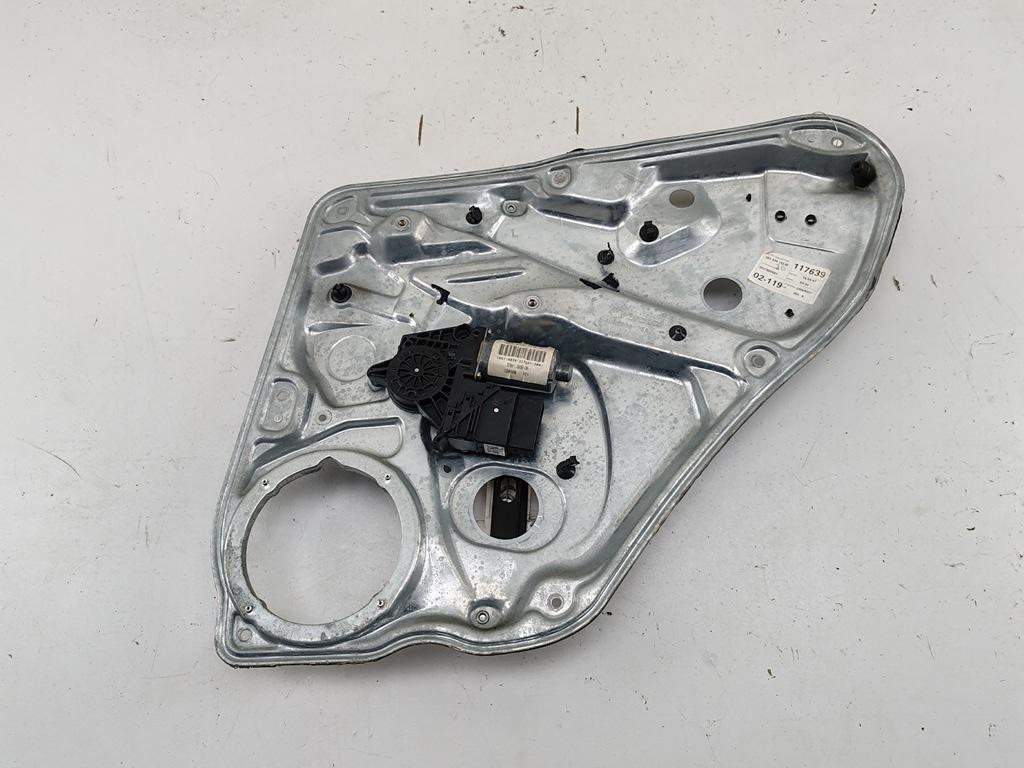 стеклоподъемник электрический задний правый Volkswagen Passat B5 1997, 1.6 л., бензин, МКПП, зелёный, седан, 101438200