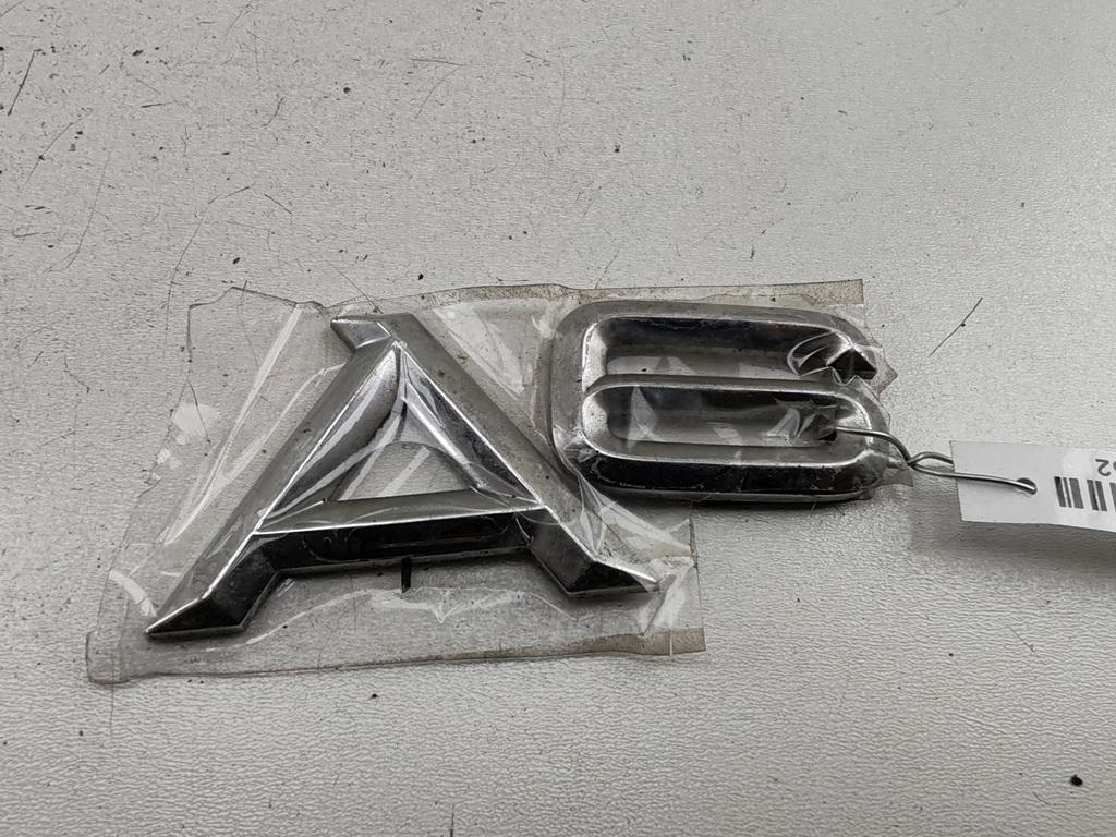 эмблема Audi A6 C5 1999, 2.4 л., бензин, АКПП, чёрный, универсал, 4D0853741, 4A9853741B