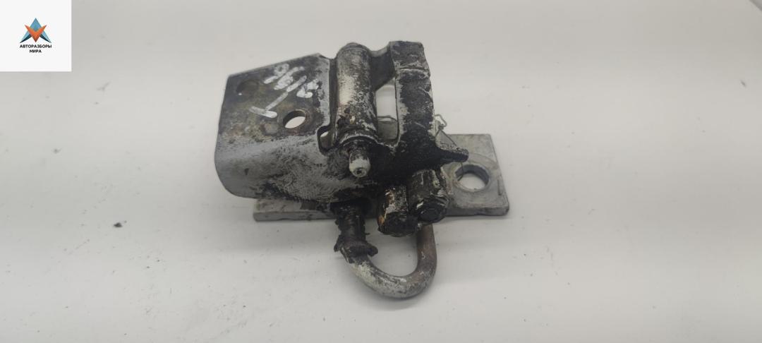 петля двери Audi 100 4A/C4 1992, белый, седан, 4A0831412A - фото №1