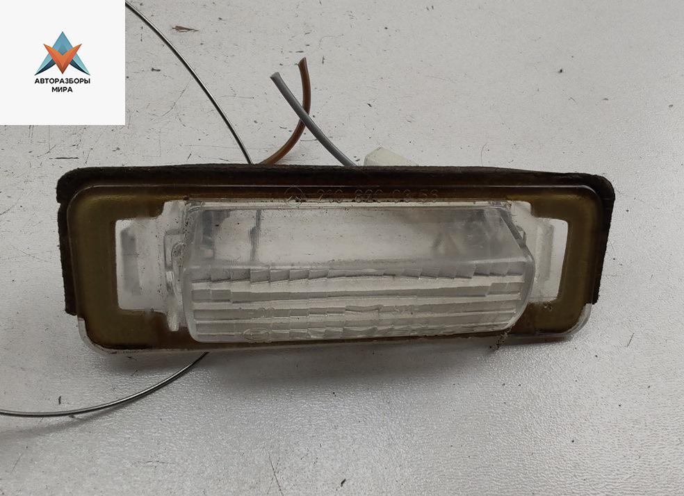 подсветка номера Mercedes-Benz E-Класс W210/S210 1996, 2.0 л., бензин, МКПП, синий, седан - фото №1