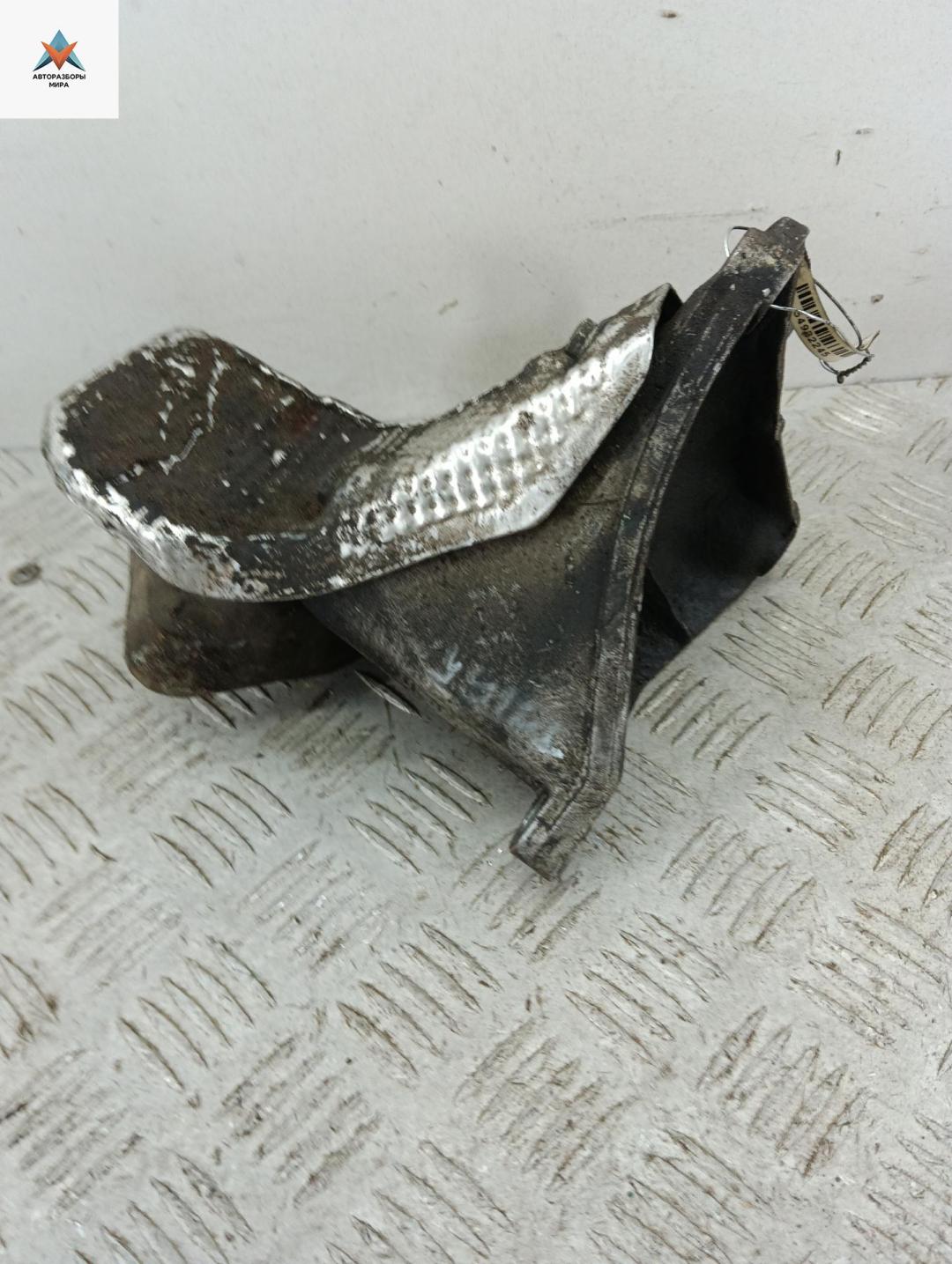 кронштейн КПП Volkswagen Passat B5 1999, 1.8 л., бензин, МКПП, синий, универсал - фото №1