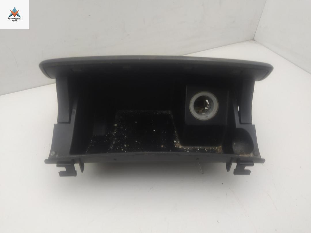 пепельница Mercedes-Benz CLS-Класс C219 2005, 3.5 л., бензин, АКПП, чёрный, седан, 2118101330Q15 - фото №1