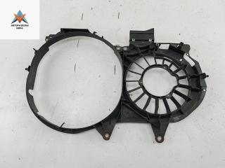 диффузор вентилятора Audi A4 B6 2001, 2.5 л., дизель, МКПП, чёрный, универсал, 8E0121205B