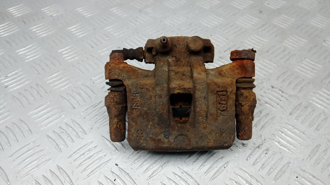 суппорт задний левый Citroen C-Crosser 1 поколение 2009, 2.2 л., D HDi, дизель, МКПП, внедорожник 5 дв. - фото №1