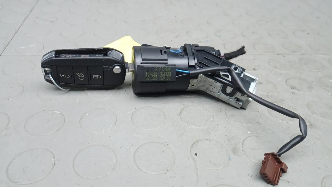 замок зажигания Peugeot 308 T9 2014, 1.6 л., дизель, МКПП, хетчбэк 5 дв. - фото №1